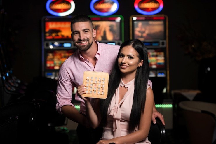 Aplikasi mobile Android kasino dan sportsbook raja 88 dengan antarmuka permainan slot dan live dealer